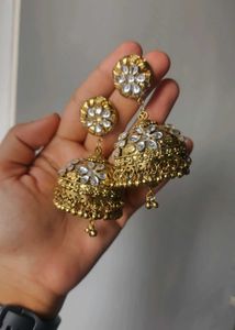 Stunning Gold Jhumka Earrings