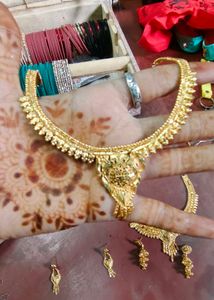 Elegant Gold Necklace &amp; Earring Set