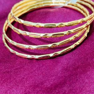 Set of 4 Elegant 1gm Gold 🆕Bangles