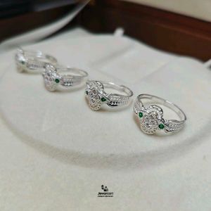 Pure Silver Exquisite Toe Rings with Emerald Accen