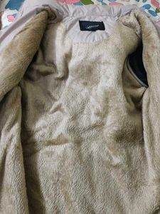 Stylish Quilted Jacket with Fur Hood.💤