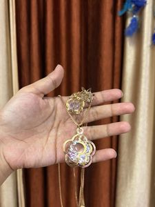 Layered Flower Pendant Necklace