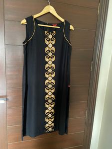 Set Of 2 sleeveless kurtas