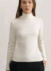 OFFER❤️Classic White Turtleneck Top