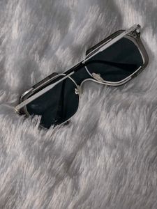 Fendi Stylish Oversized Shield Sunglasses