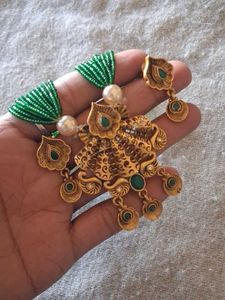 Exquisite Emerald &amp; Pearl Necklace Set