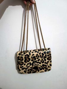Stylish Leopard Print Crossbody Bag