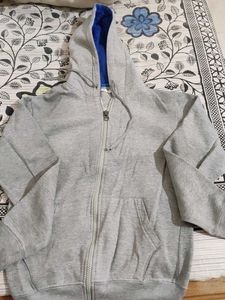 Gray Jacket With Cap And Pocket