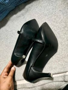 Classic Black Heels Size 39