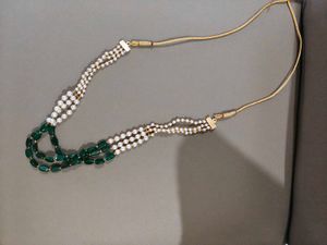 Elegant Pearl and Emerald Necklace