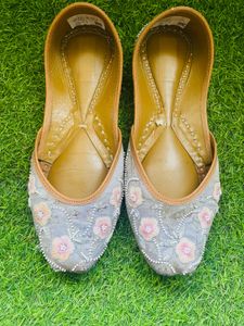 Embellished Juttis/Mojaris