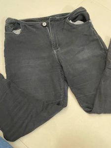 Women’s Narrow Fit Black Jeans