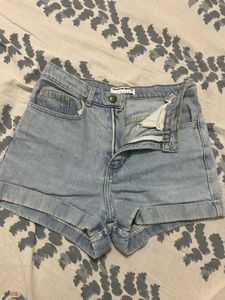 short denim jeans