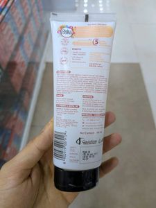 Buds &amp; Berries Moisturising Face Wash
