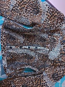Stylish Leopard Print Crop Top🐆🌟💯