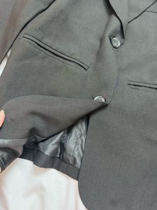 Single breasted black womens blazer