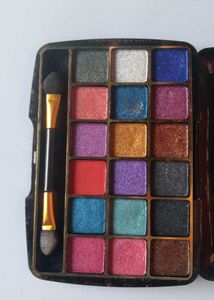 ✨ 18-Color Shimmer Eyeshadow Palette ✨