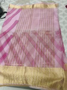Elegant Pink Saree with Golden Border🌸💕