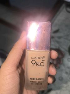 Lakme 9 to 5 Primer+Matte Foundation