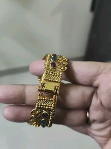 Elegant Gold-Tone Openable/Adjustable Bangle