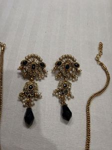 Exquisite Gold-Toned Necklace &amp; Earring Set