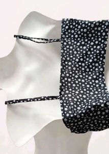 Any one free 🆓 🎀🤍Floral Bikini Top