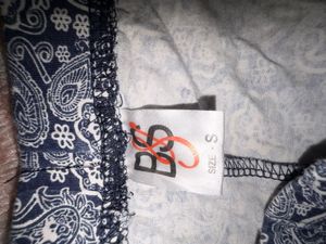 Stylish Blue Paisley Print Leggings