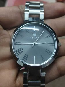 brand new Elegant Silver Chain Watch