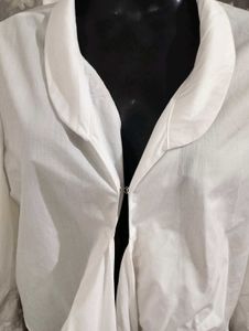 Chic White Cropped Blouse