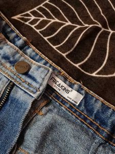Stylish Light Wash Cargo Jeans