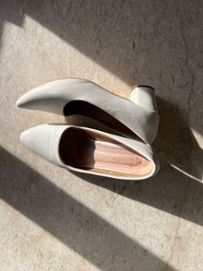 Elegant White Pointed Toe heels