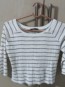 Crop Top with Comfortable  Feel And Casual Look