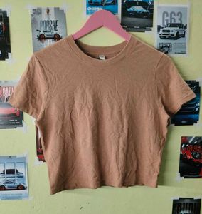 Uniqlo Cropped T-Shirt