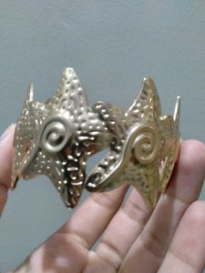 Exquisite Gold Starburst Cuff Bracelet