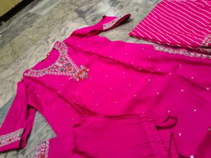 Beautiful Pink Embroidered Kurta Set