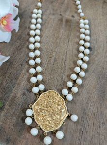 Vintage Elegant White Bead Necklace with Gold Pend