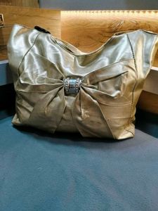 Chic Gold Tote Bag with Bow Accent