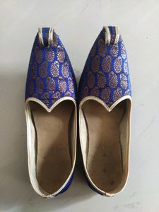 traditional blue mojri