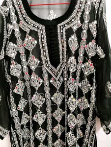 CHIKANKARI Exquisite Black Embroidered Kurta