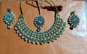 Kundan Necklace Set with Earrings &amp; Maang Tikka