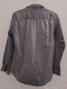Stylish Men's Button-Down Shirt