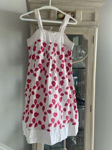 Sleeveless Red and white dress