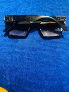 Stylish Black Framed Sunglasses