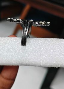Elegant Leaf Design Ring