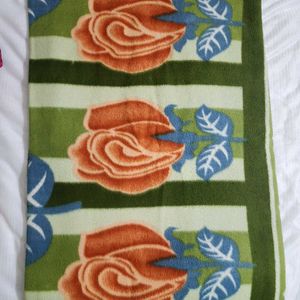 Fleece Floral Double Bedsheet With Pillow Covers
