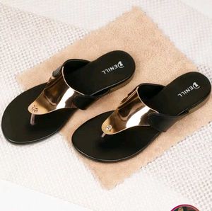 Stylish Women's Flat Sandals(never used)