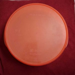Signoraware Container with Lid