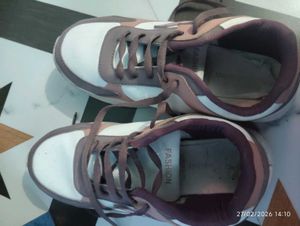 Stylish women Sneakers