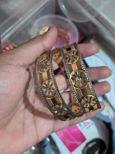 Elegant Gold Tone Bangle Set