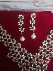 Stunning Rhinestone Necklace &amp; Earring Set